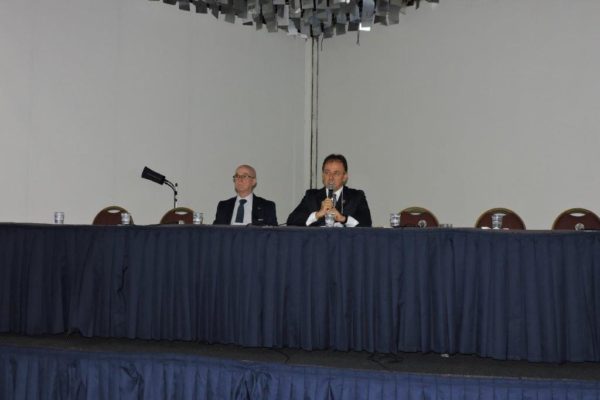 Dr.Níveo fala durante a Abertura do 12º Congresso do DESC ao lado do Dr. Osvaldo Saldanha diretor geral do DESC